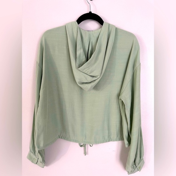Urban Outfitters Lumiere Sage Crop Hoodies in Medium. New with tag - Picture 4 of 7